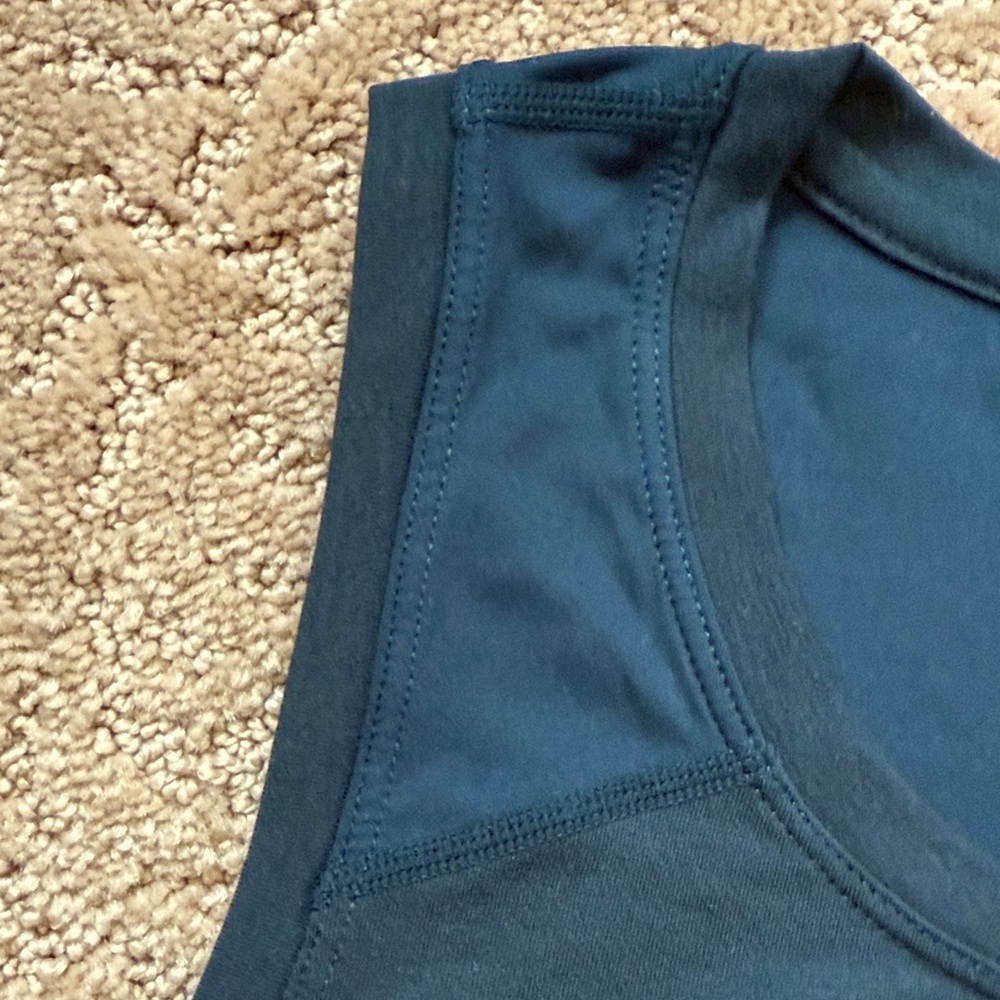 Sweaty Betty Pacesetter Run Tank in Beetle Blue - Size M - Picture 3 of 8